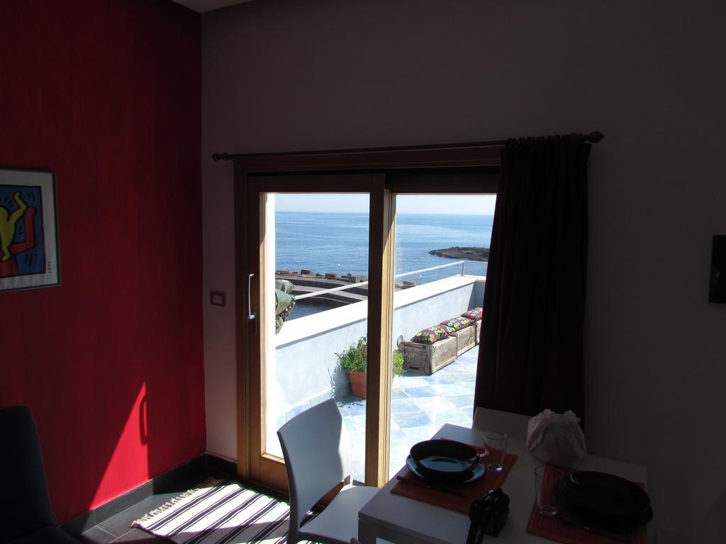 La Terrazza Sul Mare Bed & Breakfast Aci Castello Exterior foto