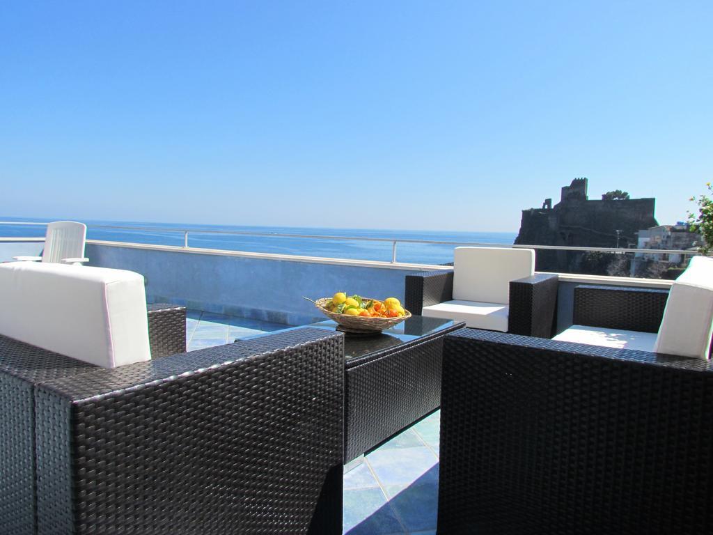 La Terrazza Sul Mare Bed & Breakfast Aci Castello Exterior foto
